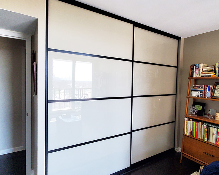 Chicago Glass Sliding Raumplus Closet Doors